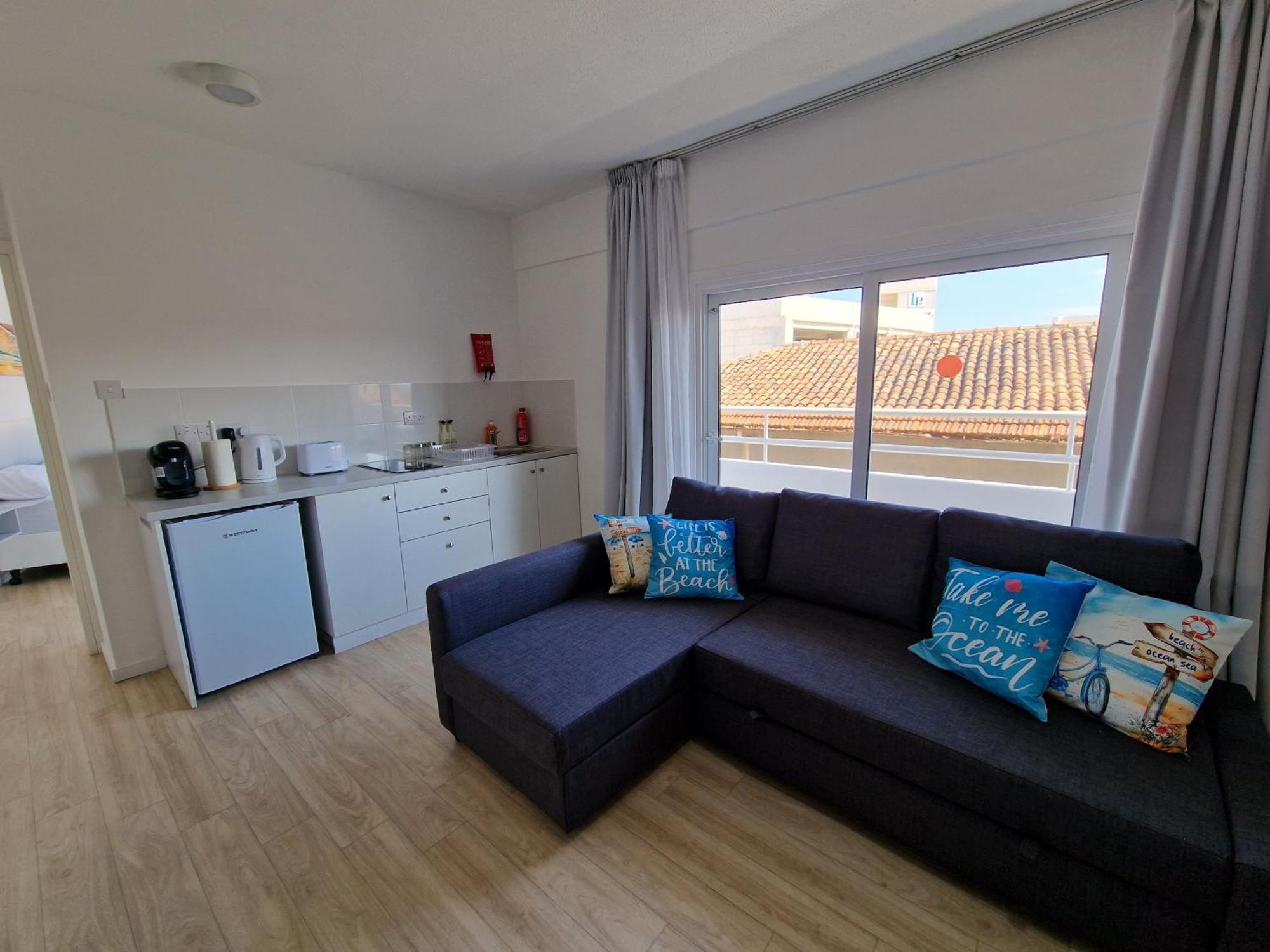 Kitieos Central Apts 100M From Finikoudes Beach Lárnaka Kültér fotó