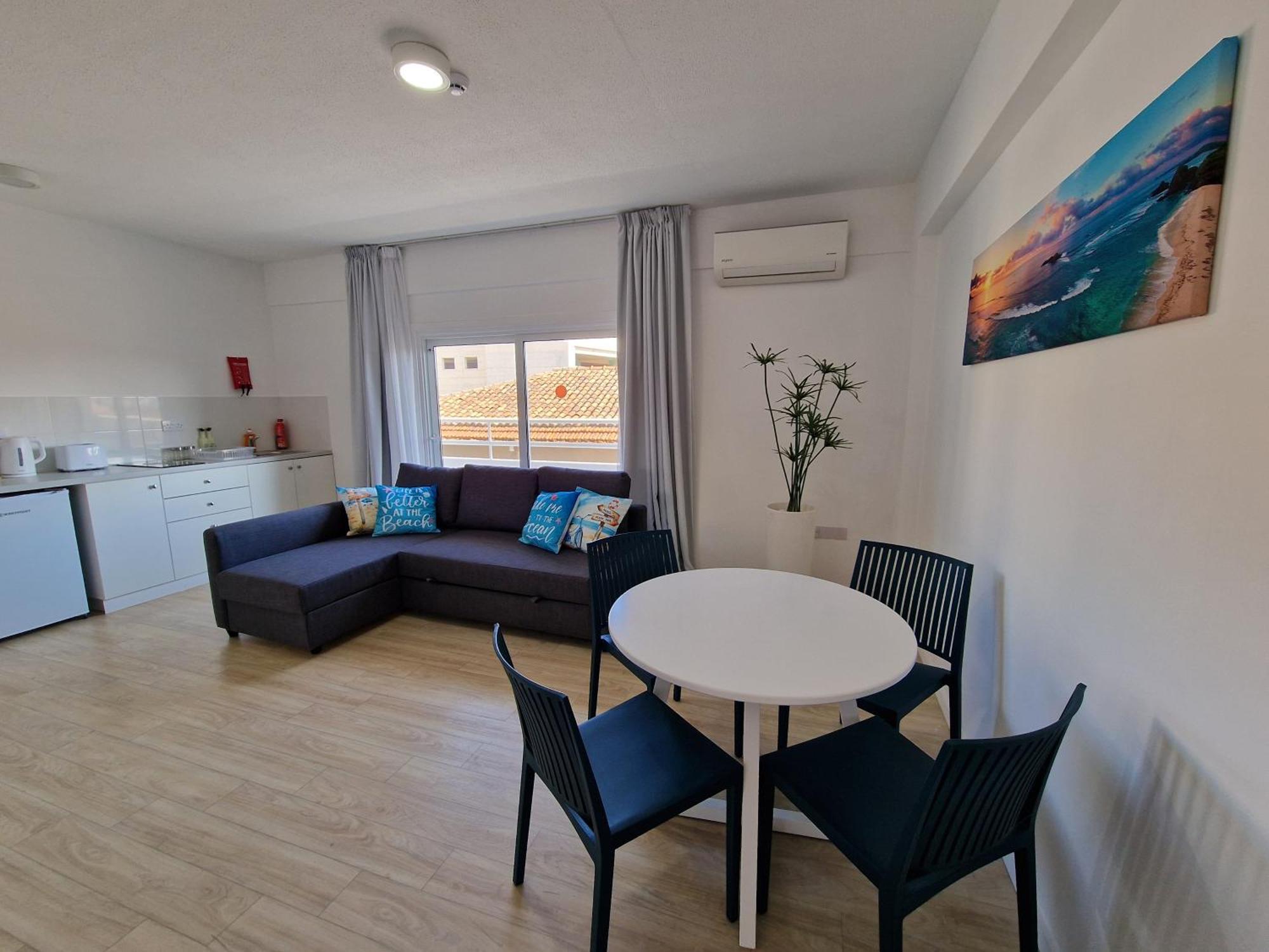 Kitieos Central Apts 100M From Finikoudes Beach Lárnaka Kültér fotó