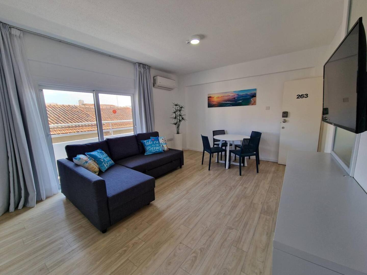 Kitieos Central Apts 100M From Finikoudes Beach Lárnaka Kültér fotó