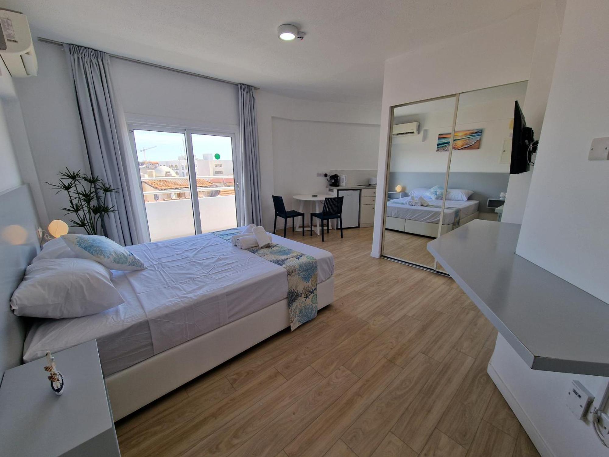Kitieos Central Apts 100M From Finikoudes Beach Lárnaka Kültér fotó